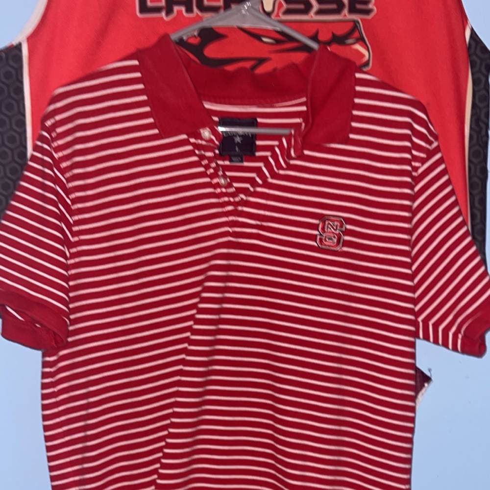 Mens NCSU Stripped Logo Polo